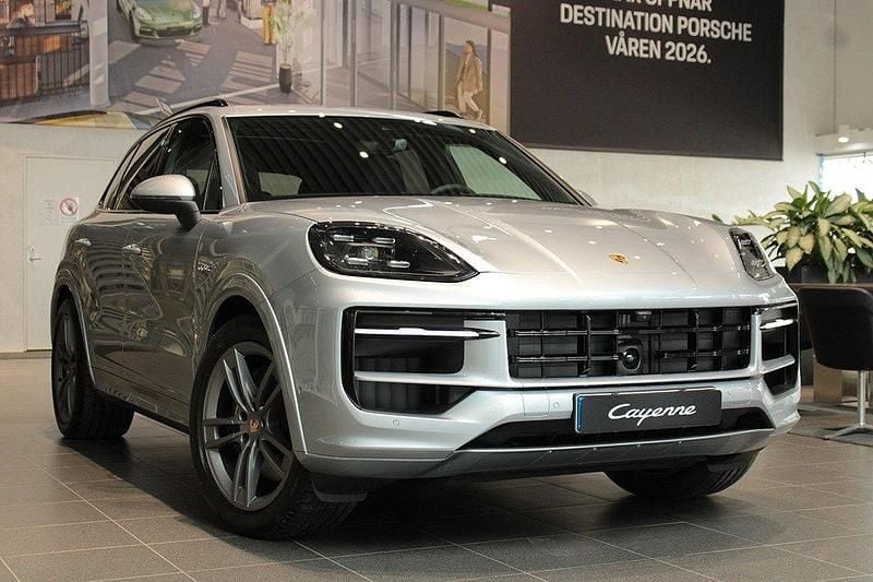 Silver Begagnad 2025 Porsche Cayenne SUV | 1 295 000 kr - Bild 1/4