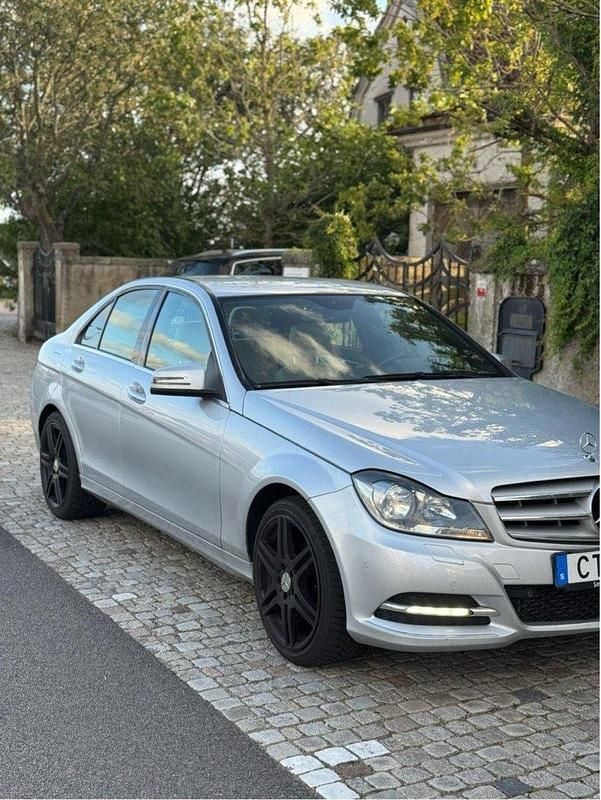Grå Begagnad 2012 Mercedes C200 Sedan | 132 000 kr (Marknadspris) - Bild 1/4