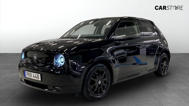 Svart Begagnad 2021 Honda e Halvkombi | 194 900 kr (Marknadspris) - Bild 1/4