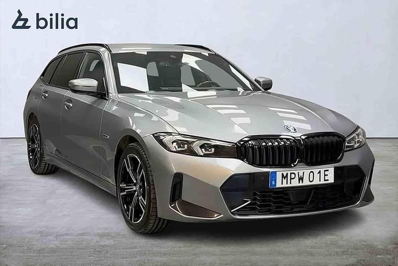Begagnad BMW 330e 2023 Grå Kombi
