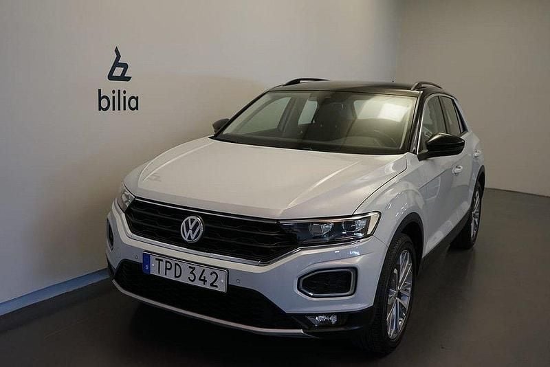Vit Begagnad 2018 VW T-Roc SUV | 184 500 kr (Marknadspris) - Bild 1/4