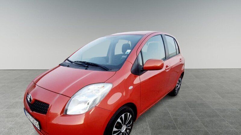 Orange Begagnad 2007 Toyota Yaris Halvkombi | 34 900 kr (Marknadspris) - Bild 1/4