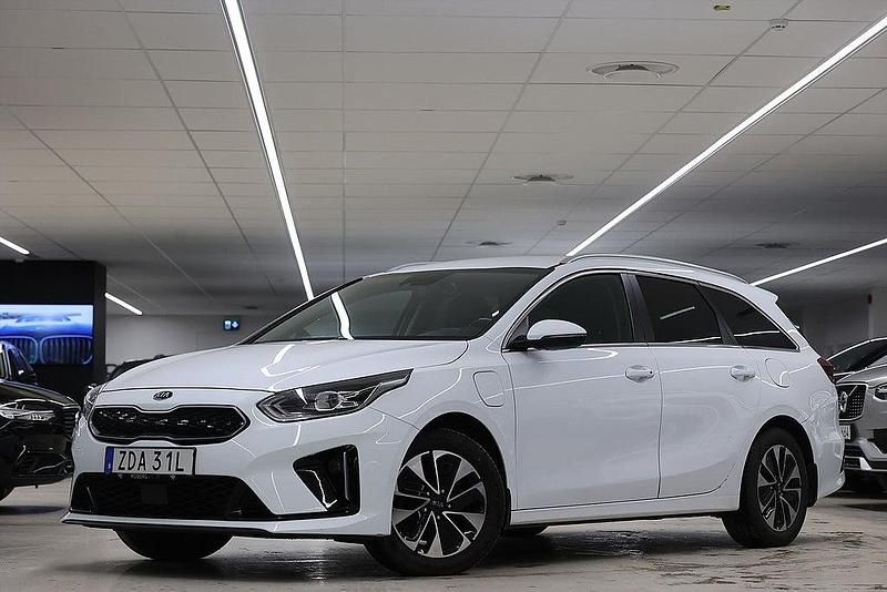 Begagnad Kia Ceed Sportswagon Advance 105 HK (77 kW) 2021 Vit Kombi