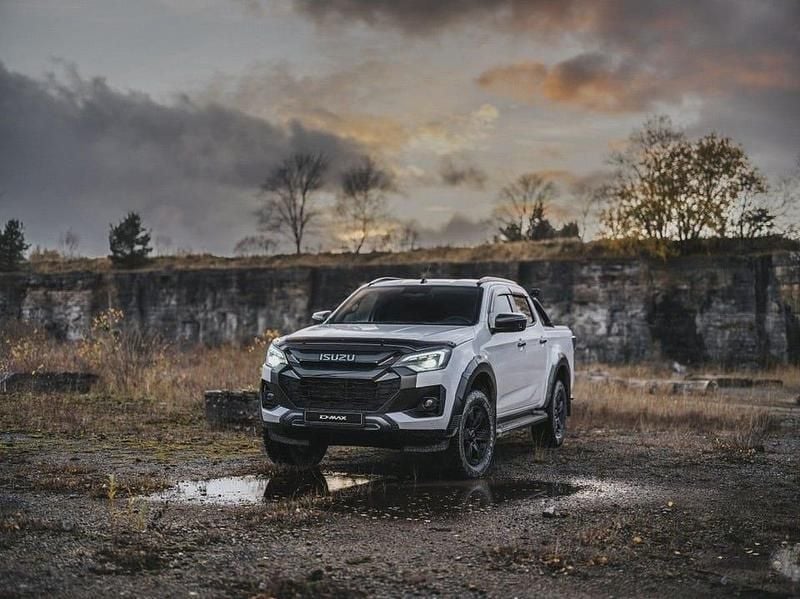 Vit Begagnad 2024 Isuzu D-Max Pickup | 548 625 kr (Bra pris) - Bild 1/4