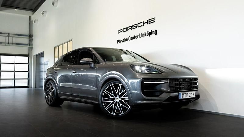 Begagnad 2025 Porsche Cayenne E-Hybrid Coupe Sportkupé | 1 463 000 kr - Bild 1/4