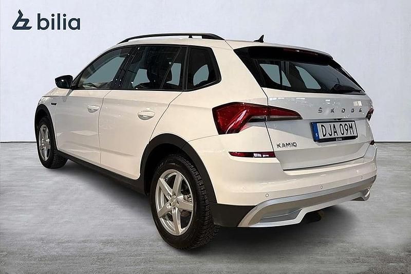 Begagnad Skoda Kamiq ScoutLine 112 HK (82 kW) 2022 Vit SUV