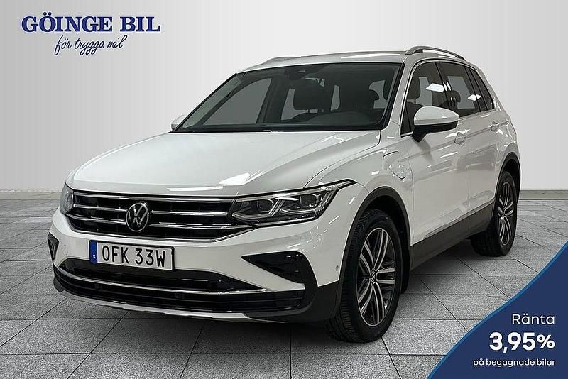 Vit Begagnad 2022 VW Tiguan SUV | 339 000 kr (Marknadspris) - Bild 1/2