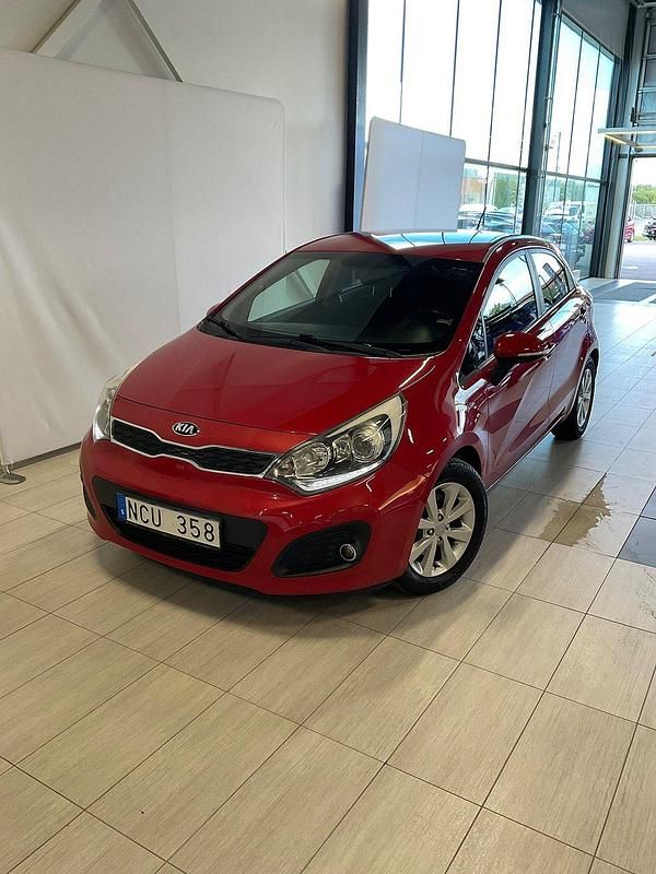 Röd Begagnad 2012 Kia Rio Halvkombi | 62 000 kr (Bra pris) - Bild 1/4