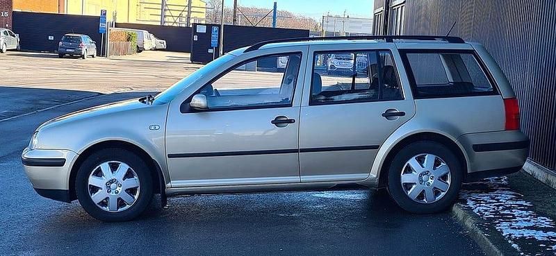 Begagnad VW Golf IV 105 HK (77 kW) 2001 Ljusbrunmetallic Kombi