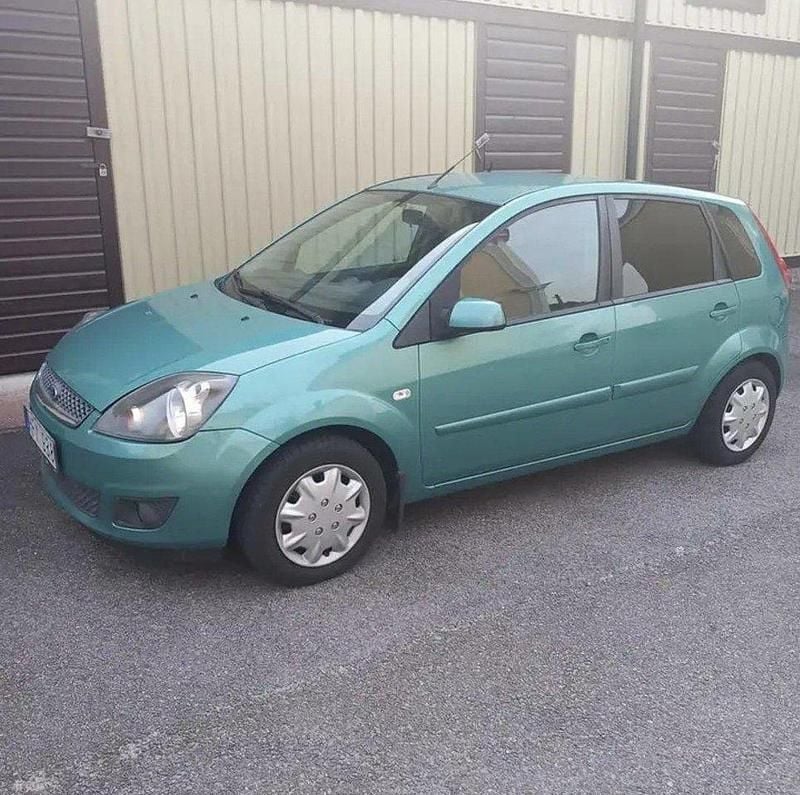 Grön Begagnad 2007 Ford Fiesta Halvkombi | 20 000 kr (Marknadspris) - Bild 1/4
