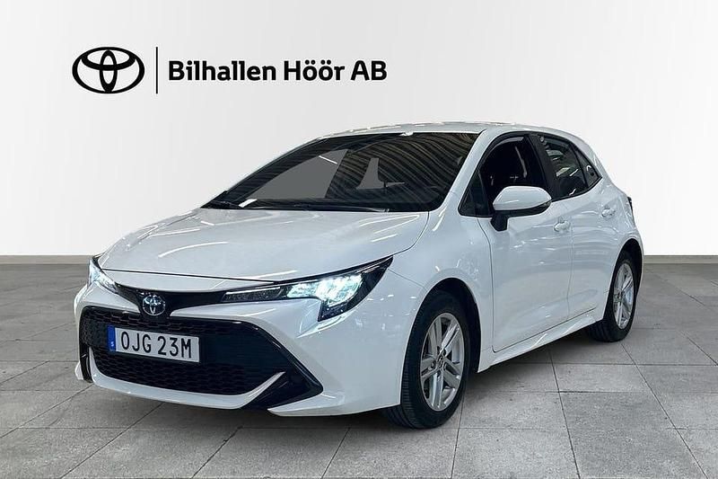 Begagnad Toyota Corolla Hybrid Active 124 HK (91 kW) 2023 Vit