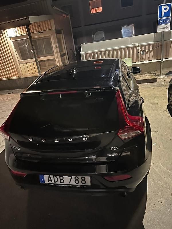 Begagnad Volvo V40 152 HK (111 kW) 2018