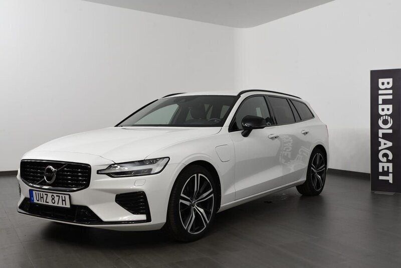 Vit Begagnad 2022 Volvo V60 R-Design Kombi | 369 800 kr (Marknadspris) - Bild 1/4