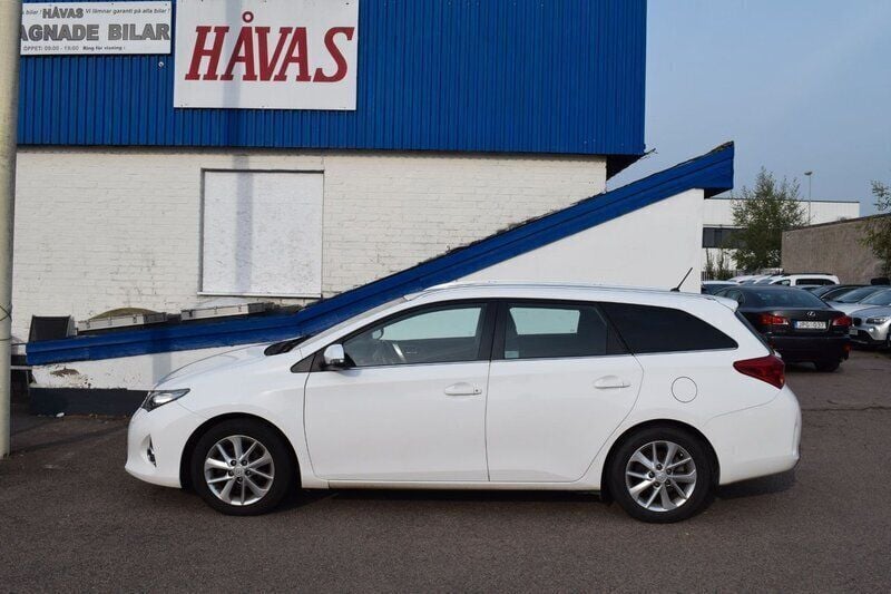 Vit Begagnad 2014 Toyota Auris Touring Sports Active Kombi | 74 900 kr (Marknadspris) - Bild 1/4