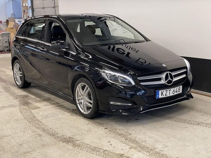 Begagnad Mercedes B200 136 HK (100 kW) 2016 Svart Minibuss