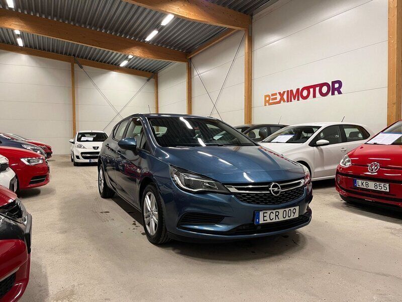 Blå Begagnad 2016 Opel Astra Enjoy Halvkombi | 99 900 kr (Bra pris) - Bild 1/4