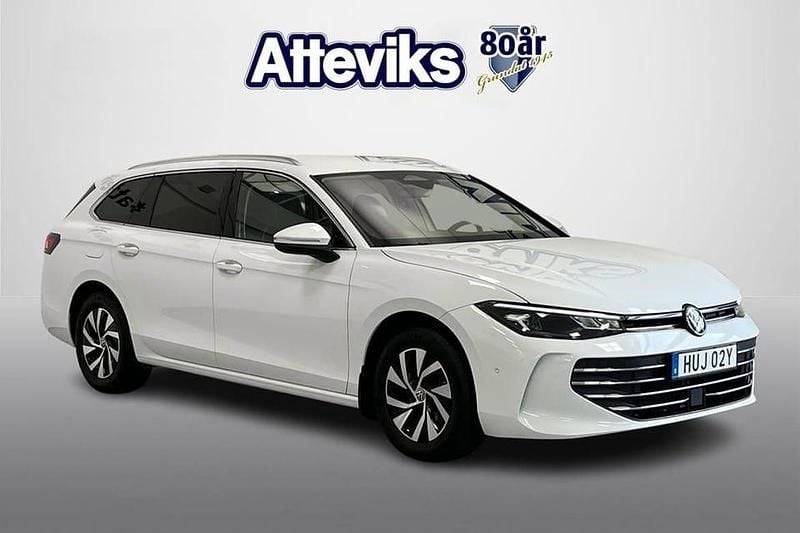 Vit Begagnad 2024 VW Passat Business Kombi | 338 900 kr (Dyr) - Bild 1/4