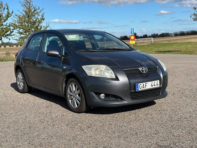 Begagnad Toyota Auris 124 HK (91 kW) 2007 Grå Halvkombi