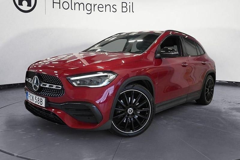 Röd Begagnad 2020 Mercedes GLA200 AMG SUV | 324 900 kr (Marknadspris) - Bild 1/4