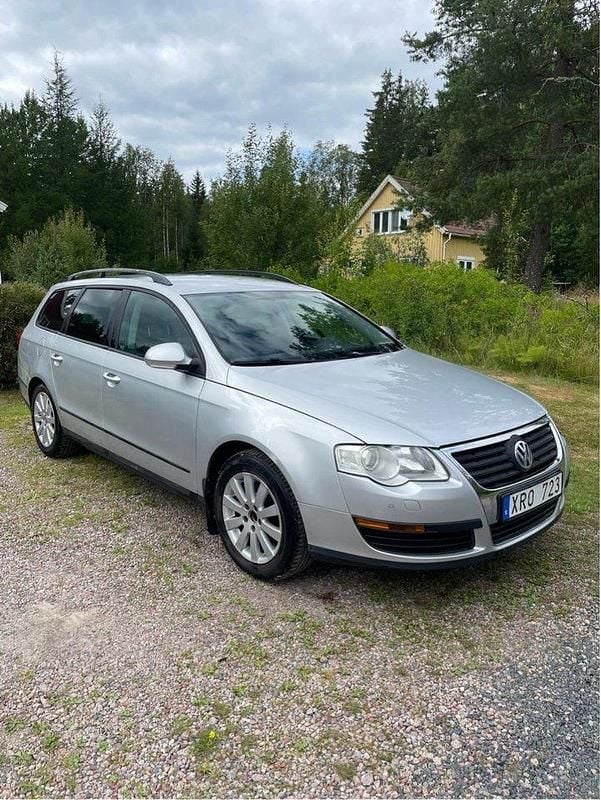 Silver Begagnad 2006 VW Passat Trendline Kombi | 20 000 kr (Bra pris) - Bild 1/4