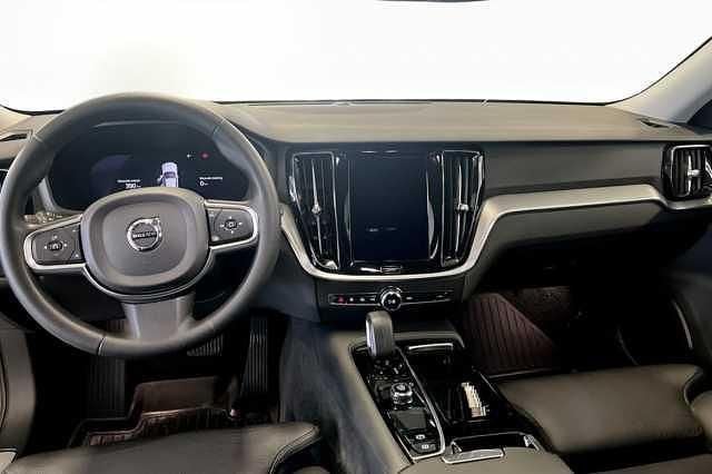 Begagnad Volvo V60 252 HK (185 kW) 2023 Svart Kombi