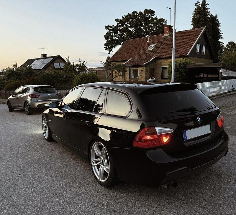Svart Begagnad 2008 BMW 330 M Sport Kombi | 75 000 kr (Marknadspris) - Bild 1/4