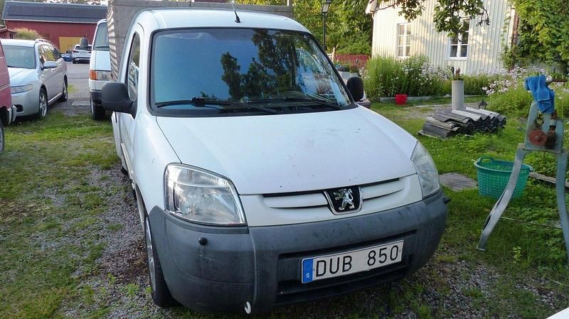 Vit Begagnad 2008 Peugeot Partner Minibuss | 10 000 kr - Bild 1/4
