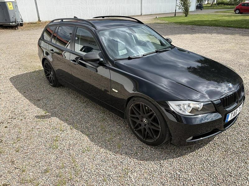 Svart Begagnad 2008 BMW 320 Advantage Kombi | 54 000 kr (Marknadspris) - Bild 1/4