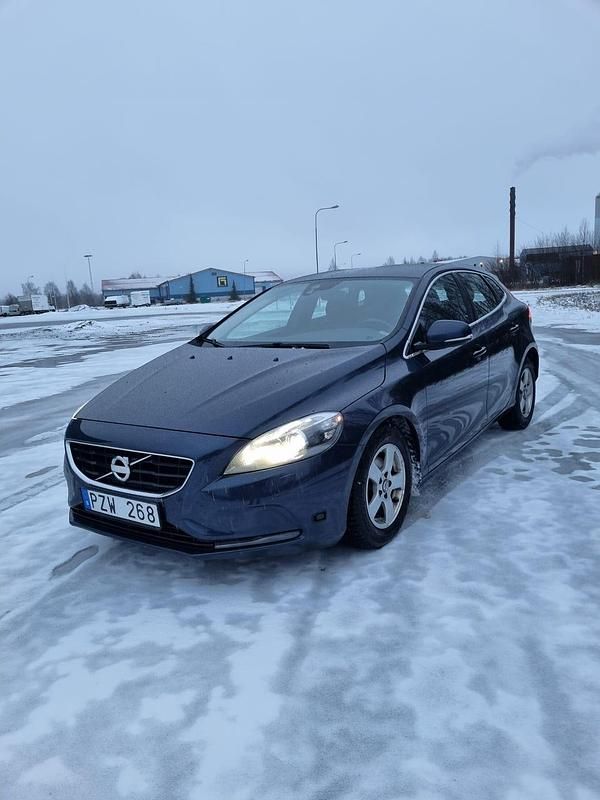 Begagnad 2014 Volvo V40 Halvkombi | 104 000 kr (Bra pris) - Bild 1/4
