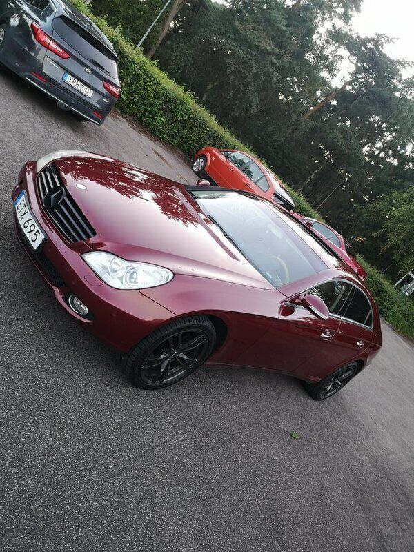 Röd Begagnad 2005 Mercedes CLS500 Sportkupé | 88 000 kr - Bild 1/4