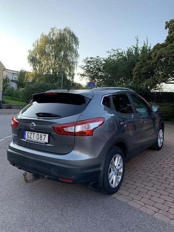 Grå Begagnad 2015 Nissan Qashqai SUV | 55 000 kr (Bra pris) - Bild 1/4