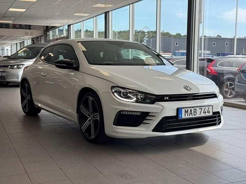 Vit Begagnad 2016 VW Scirocco R Sportkupé | 199 900 kr (Marknadspris) - Bild 1/3