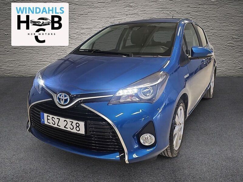 Blå Begagnad 2016 Toyota Yaris Active Sedan | 148 000 kr - Bild 1/4