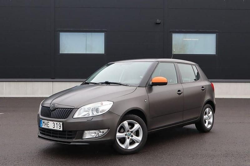 Begagnad Skoda Fabia Elegance 86 HK (63 kW) 2012 Silver Halvkombi