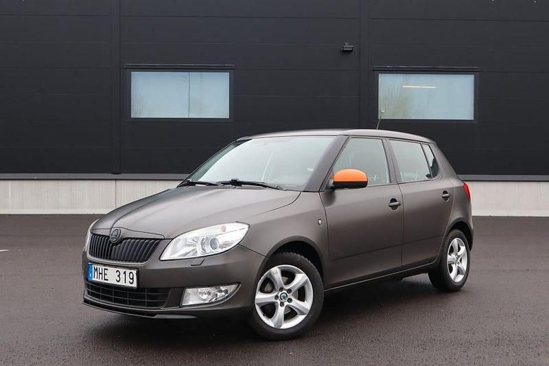 Silver Begagnad 2012 Skoda Fabia Elegance Halvkombi | 59 900 kr (Dyr) - Bild 1/4