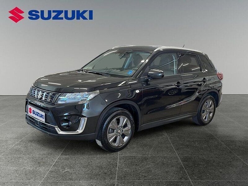 Svart Begagnad 2023 Suzuki Vitara SUV | 259 000 kr (Marknadspris) - Bild 1/4