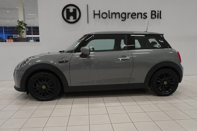 Begagnad Mini Cooper Essential 135 kW (184 HK) 2022 Moonwalk grey met Halvkombi