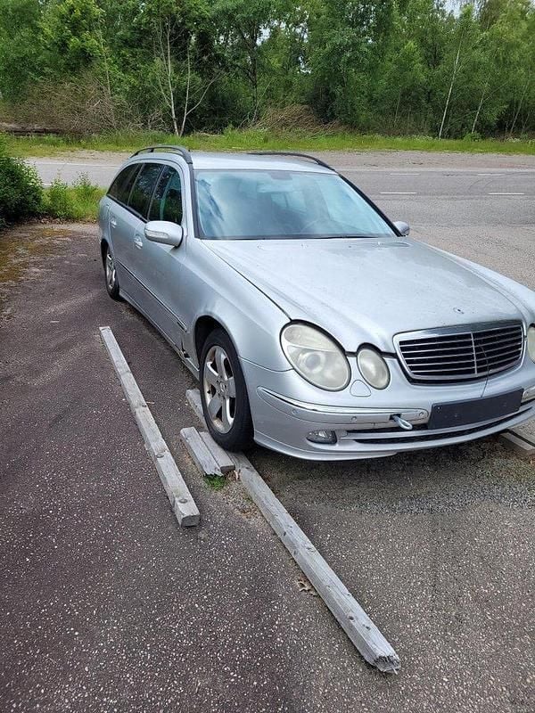 Silver Begagnad 2005 Mercedes E320 Avantgarde Kombi | 15 000 kr - Bild 1/3
