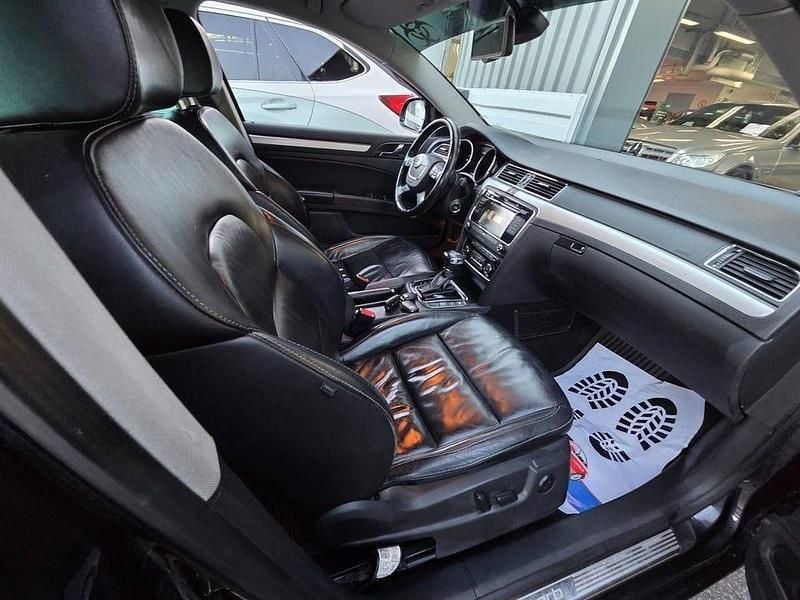 Begagnad Skoda Superb Elegance 140 HK (102 kW) 2011 Svart Kombi