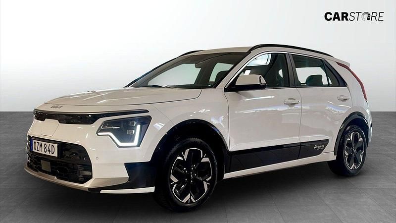 Vit (white) Begagnad 2022 Kia e-Niro SUV | 274 900 kr (Marknadspris) - Bild 1/4
