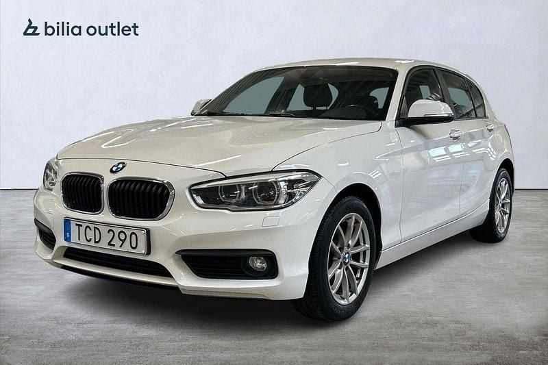 Vit Begagnad 2015 BMW 116 Advantage Halvkombi | 144 900 kr (Marknadspris) - Bild 1/3