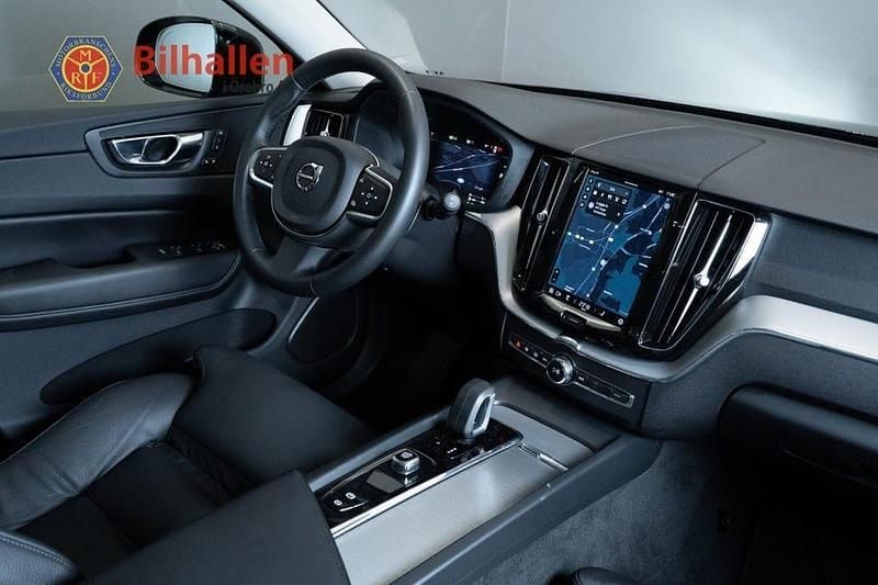 Begagnad Volvo XC60 Core 350 HK (257 kW) 2023 Svart SUV