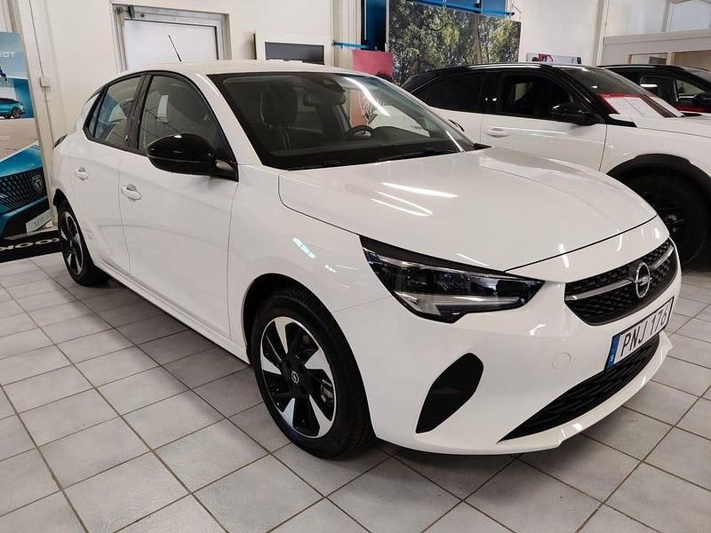 Begagnad Opel Corsa-e Design & Tech 100 kW (136 HK) 2023 Vit Halvkombi