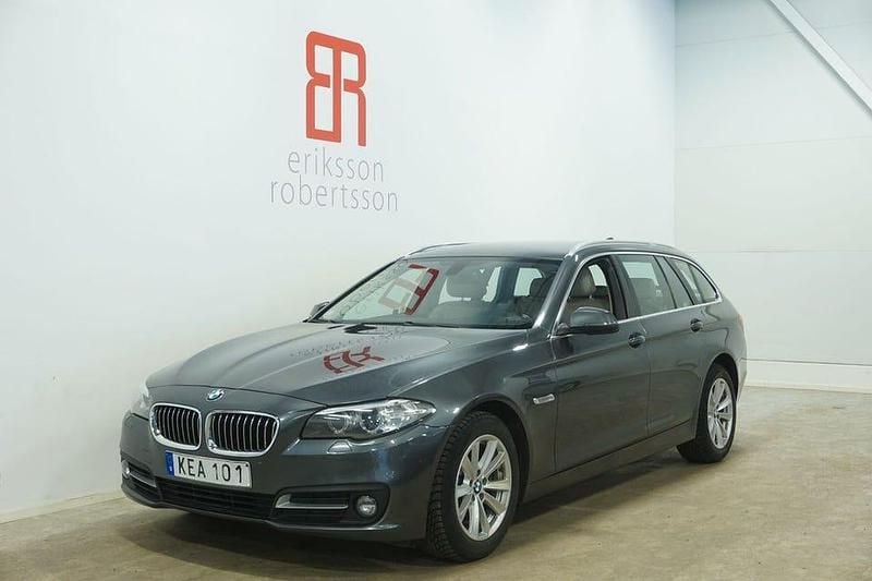 Grå Begagnad 2016 BMW 520 M Sport Kombi | 229 900 kr (Dyr) - Bild 1/4