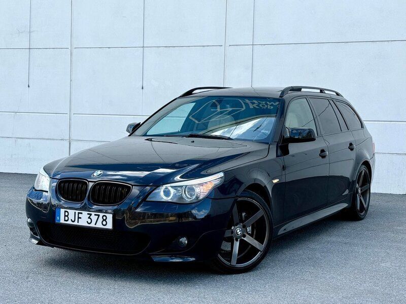 Svart Begagnad 2008 BMW 520 M Sport Kombi | 99 900 kr (Dyr) - Bild 1/4