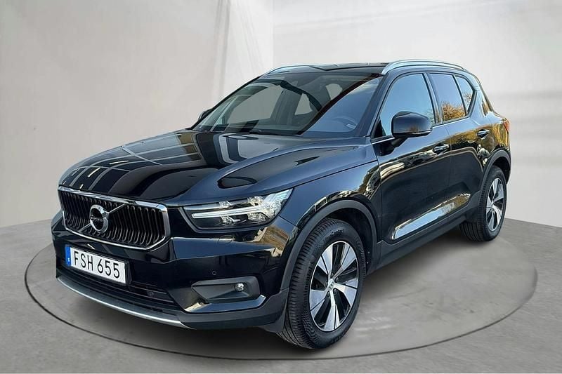 Svart Begagnad 2018 Volvo XC40 Momentum SUV | 264 500 kr (Bra pris) - Bild 1/4