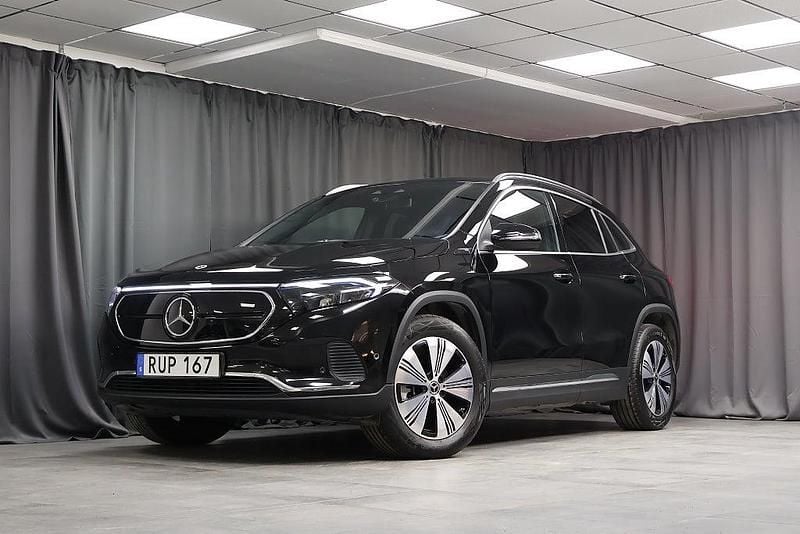 Svart Begagnad 2022 Mercedes EQA300 Progressive SUV | 389 000 kr (Marknadspris) - Bild 1/4