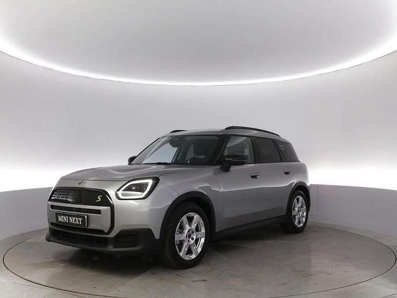 Grå Begagnad 2024 Mini Countryman SUV | 394 900 kr (Superpris) - Bild 1/4