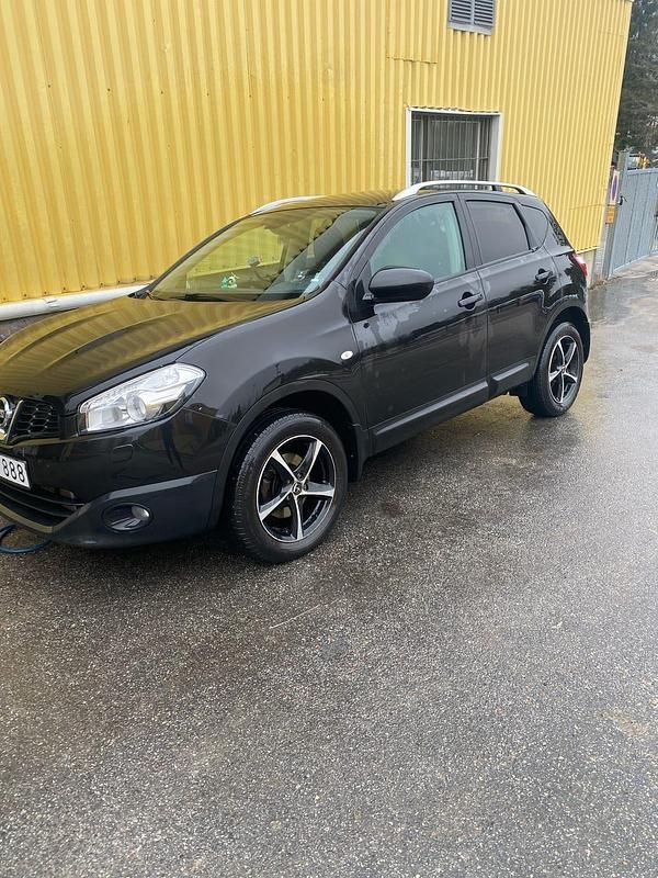 Begagnad 2012 Nissan Qashqai SUV | 75 000 kr (Lite dyr) - Bild 1/4
