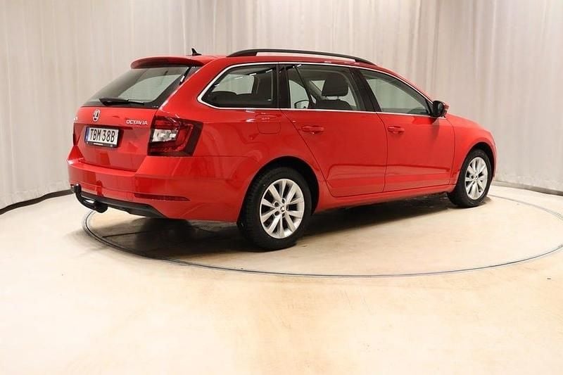 Begagnad Skoda Octavia 116 HK (85 kW) 2019 Röd Kombi